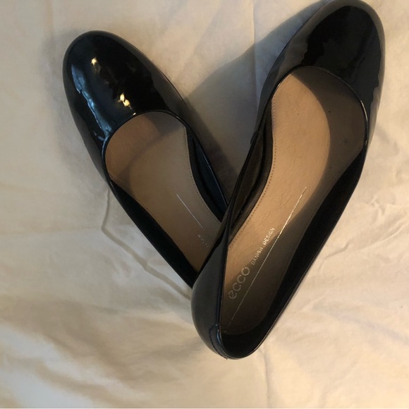 Ballet flats, ECCO brand, black patent leather, size 40, size 9 - Picture 2 of 7